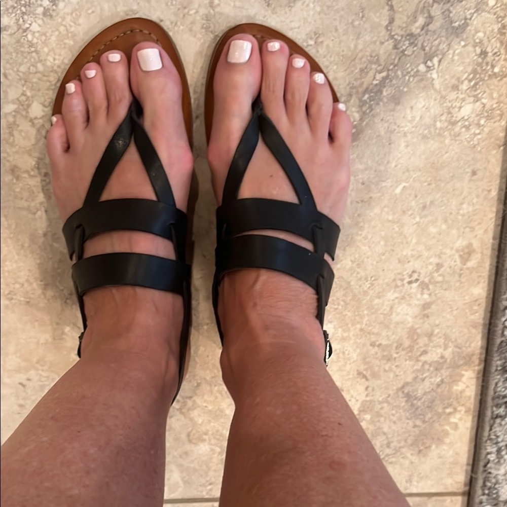 Gianni Bini Black and Brown Sandals Minimalist Design